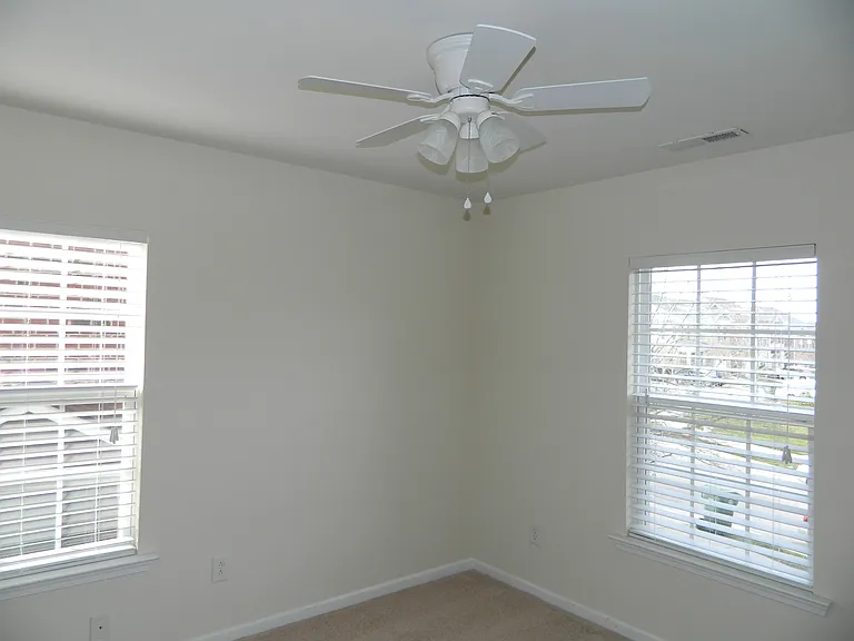 1027 Remington Oaks Cir — Photo 8