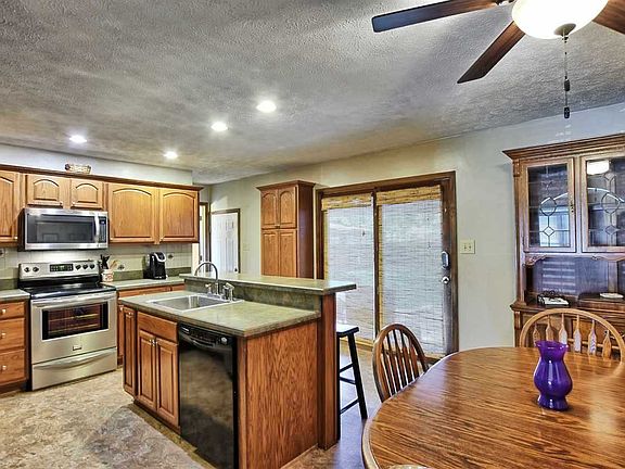 5th image of 1717 S Kenmore Dr