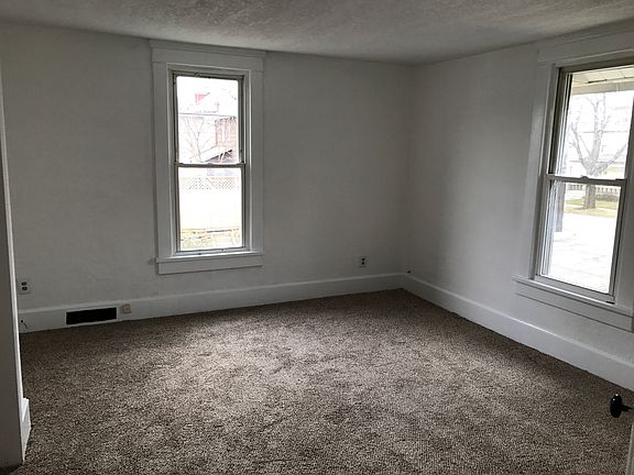 3rd image of 118 W Shields St