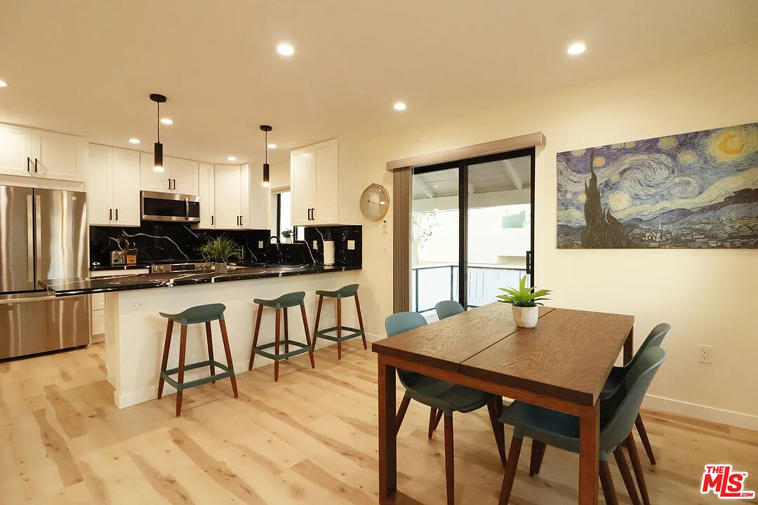 Building Photo - 918 N San Vicente Blvd #D