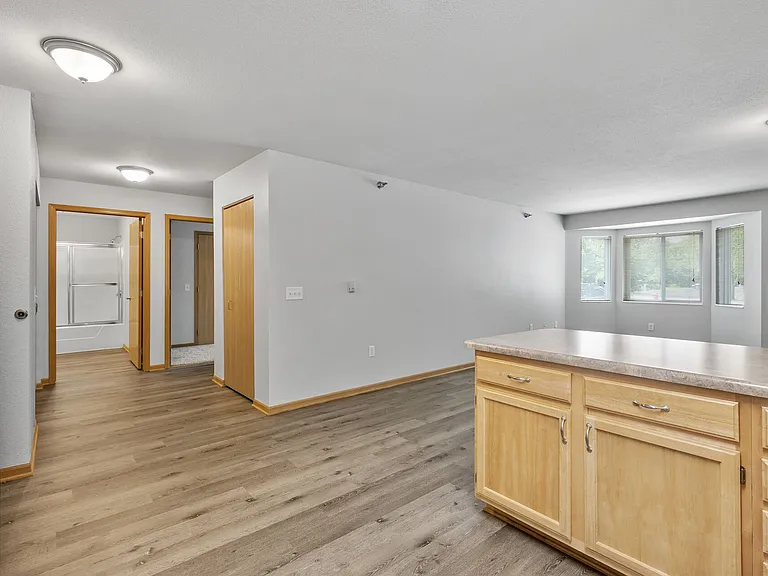Creekside Commons Apartments — Photo 24