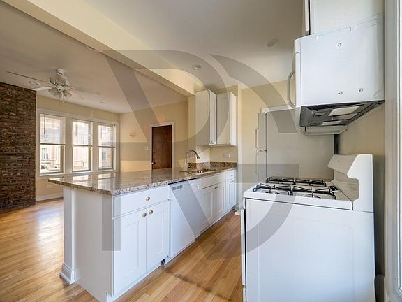 3rd image of 4229 N Paulina St APT 3S