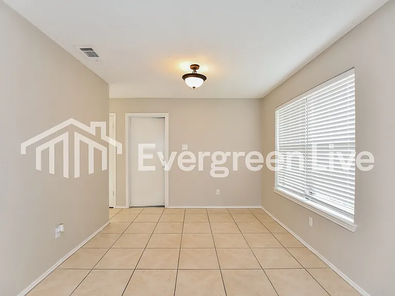 1016 Hunters Glen Dr — Photo 8