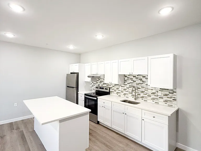 168 Rosa Parks Blvd #204 — Photo 1
