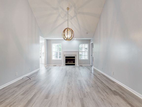 3rd image of 1236 Twin Circle Dr