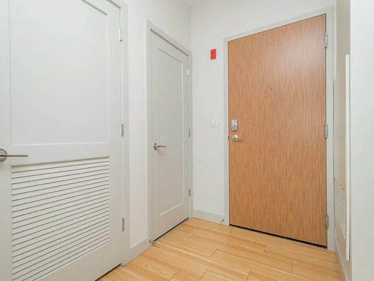 West Square Apartments — Photo 181