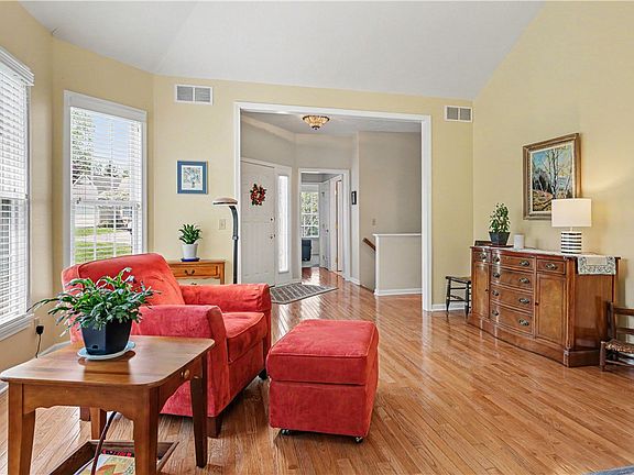 5th image of 1021 Sutherland Way