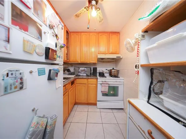 1625 Emmons Avenue image 9 of 32