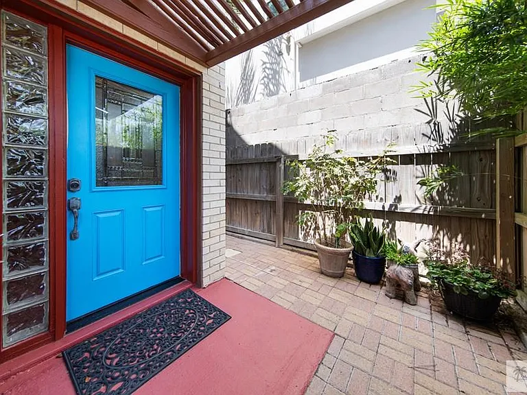 114 E Dolphin St #A — Photo 29