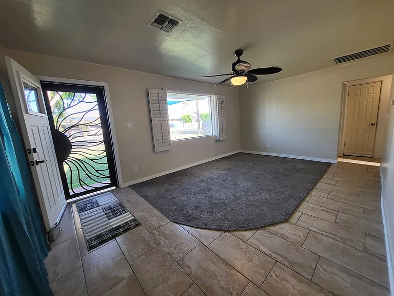 1040 N 27th Pl — Photo 28