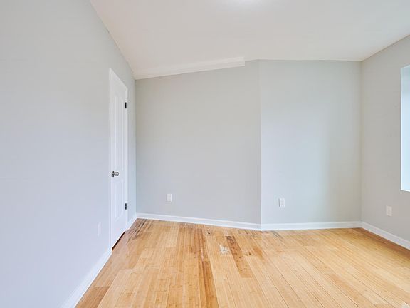 4th image of 1082 Hall Pl #2