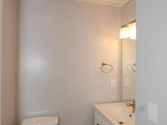 4th image of 1588 Ontario Dr APT 5