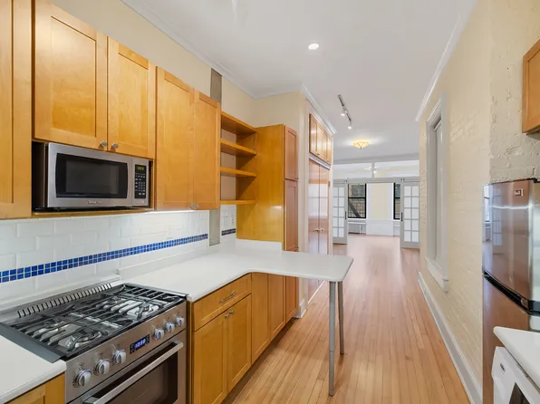 330 West 17th Street image 1 of 6