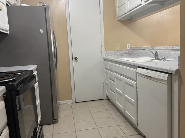 6538 S Yorktown Ave, Tulsa, OK 74136