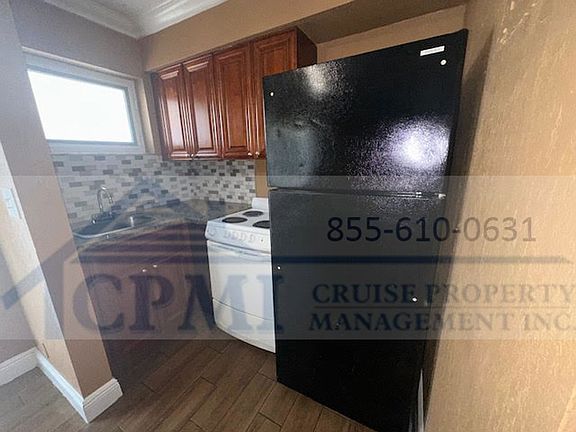 4th image of 60 NW 39th St APT 4