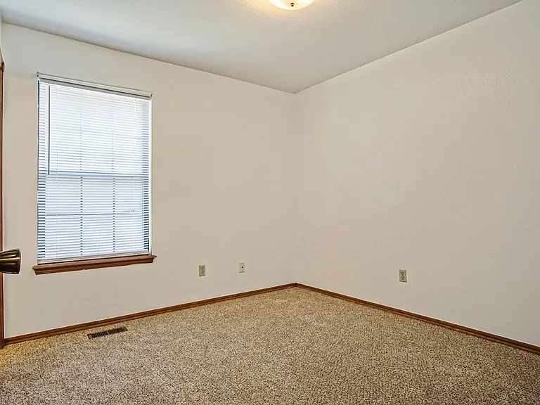 8910 Oak Valley Dr — Photo 6