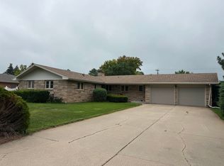 2020 Cedarberry Rd, North Platte, NE 69101