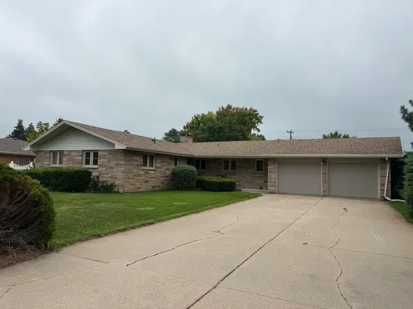 2020 CEDARBERRY RD, North Platte, NE 69101