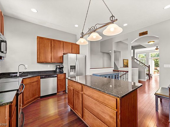5th image of 16 Grandview Dr