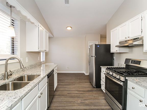 3rd image of 3513 Shelly Dr NW