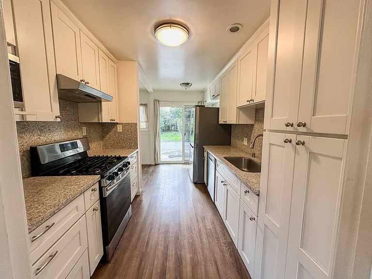 1912 Maybelle Dr — Photo 11