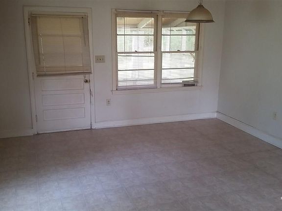 5th image of 10222 S Chestnut St