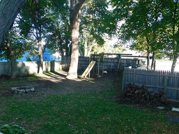 5th image of 3945 Miramar Ave NE