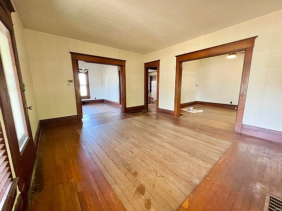 4th image of 308 W Jackson St