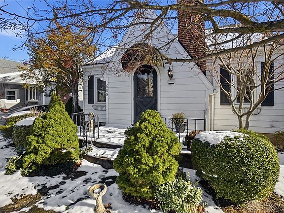3rd image of 608 S Miami St