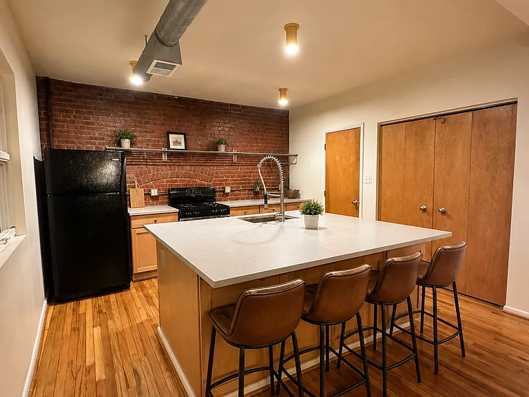 1232 Sarah St — Photo 32