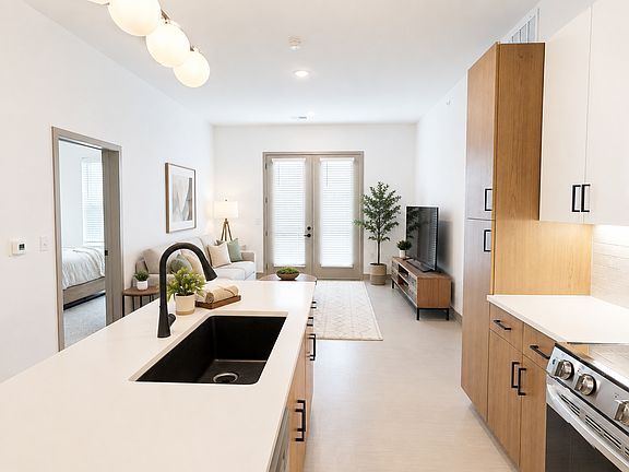 2nd image of 120 Oak St #101