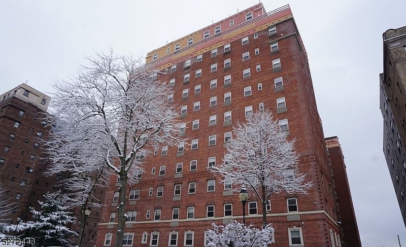 1st image of 70 S Munn Ave #211
