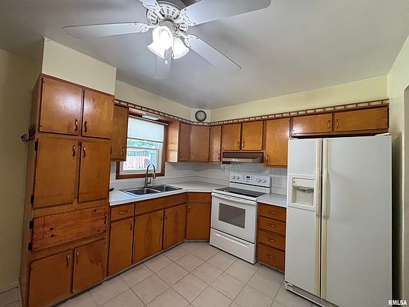 5th image of 3605 Moorgate Dr