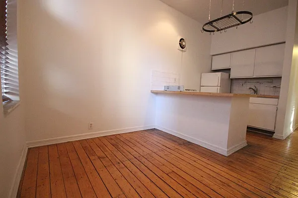 Rented by Nooklyn NYC LLC | media 34