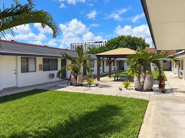 32 SE 2nd Ave, Dania, FL