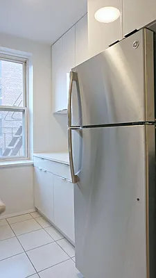 Rented by Metropolitan Equities | media 32