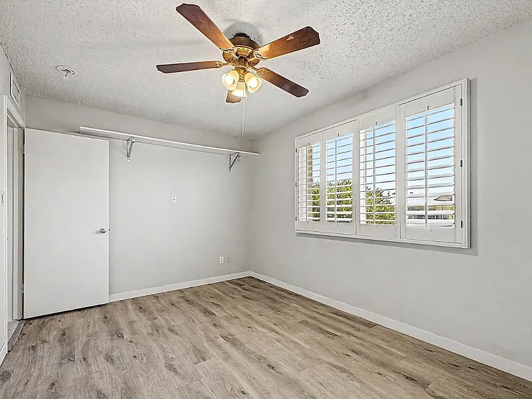 1000 E Loyola Dr — Photo 23