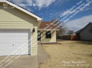 807 Meadowbrook Rd, Salina, KS 67401