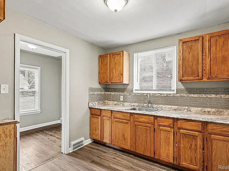 11081 Courville St — Photo 3