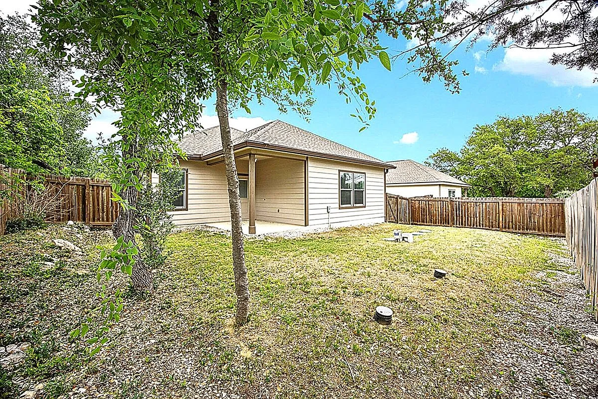 3 bed, 2.0 bath, 1493 sqft, $1,925 — Photo 3