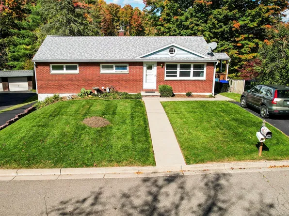 324 Anderson Rd, Vestal, NY 13850