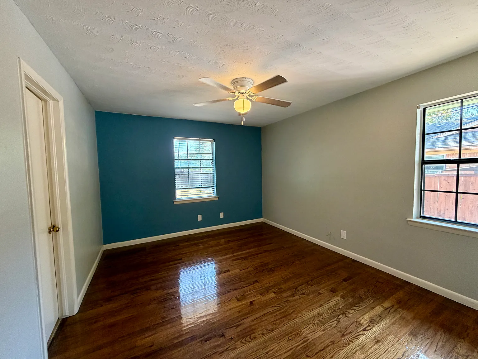 4 bed, 3.5 bath, 2600 sqft, $3,500 — Photo 3