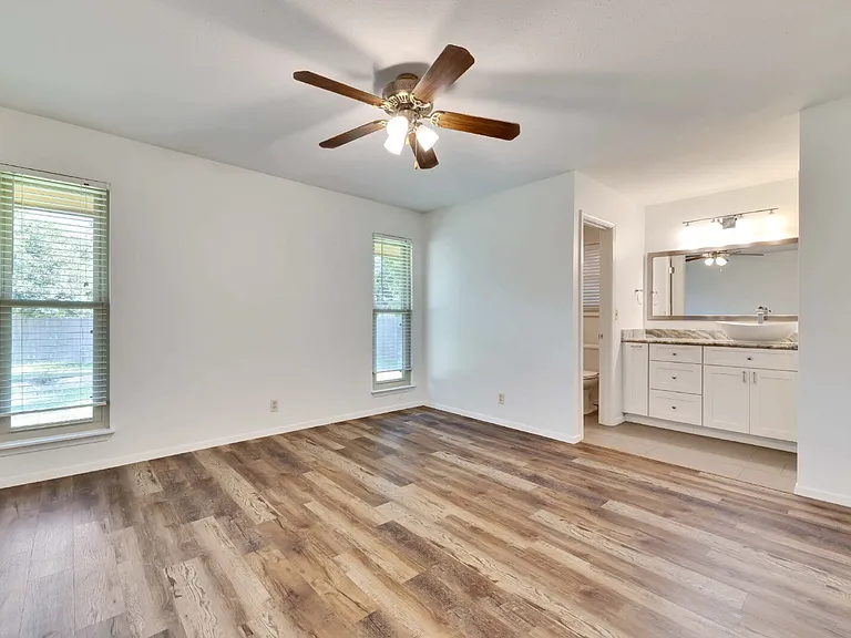 3411 Monument Dr — Photo 12