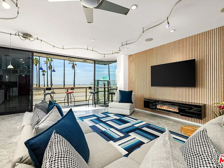 3007 Ocean Front Walk — Photo 1