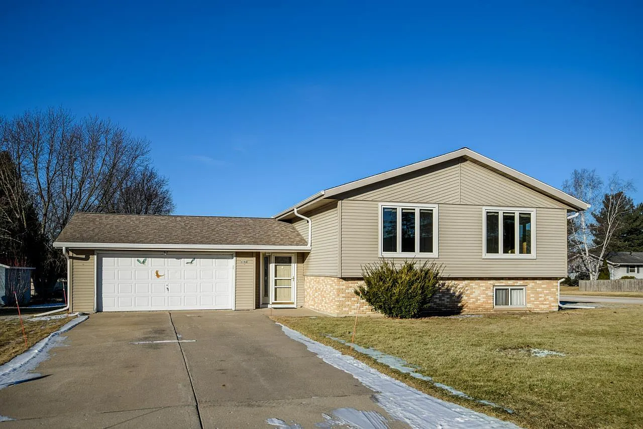 6785 Dawn Drive photo 1