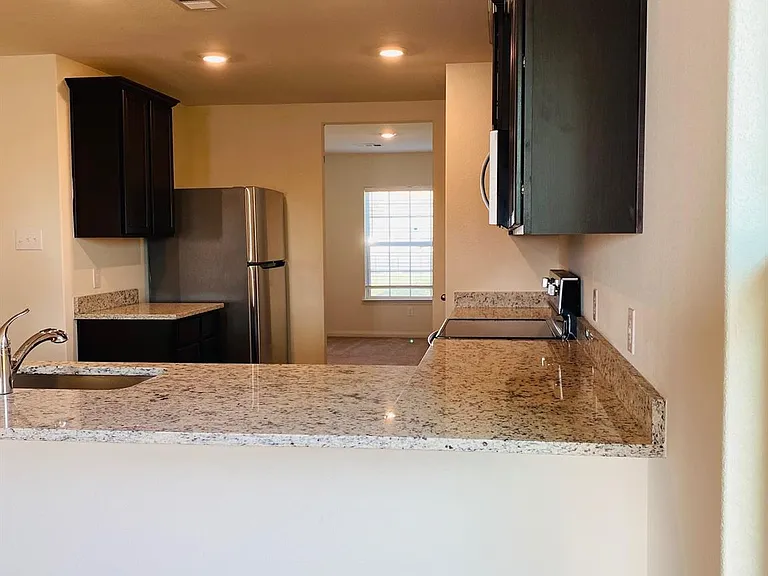 1017 Riverdale Cv — Photo 3