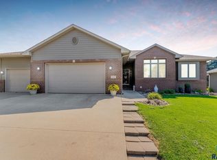 7517 W 15th St, Sioux Falls, SD 57106