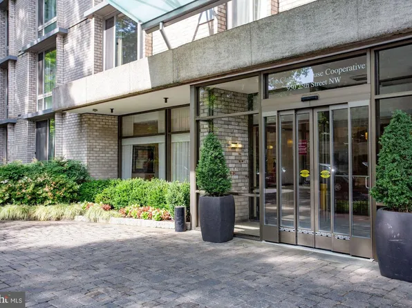 940 25th St NW APT 205S, Washington, DC 20037