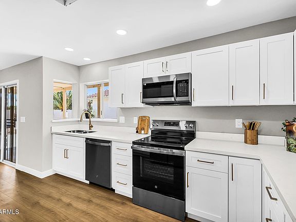 3rd image of 25810 S BOXWOOD Drive
