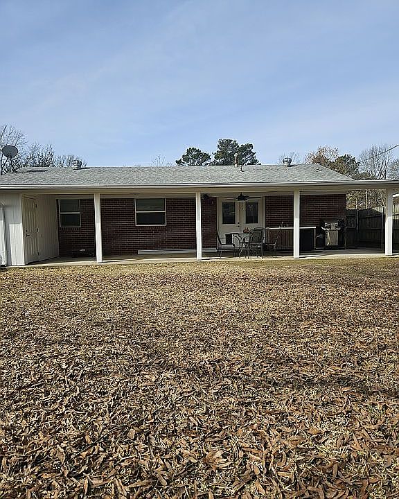 2nd image of 305 SE Harris Dr